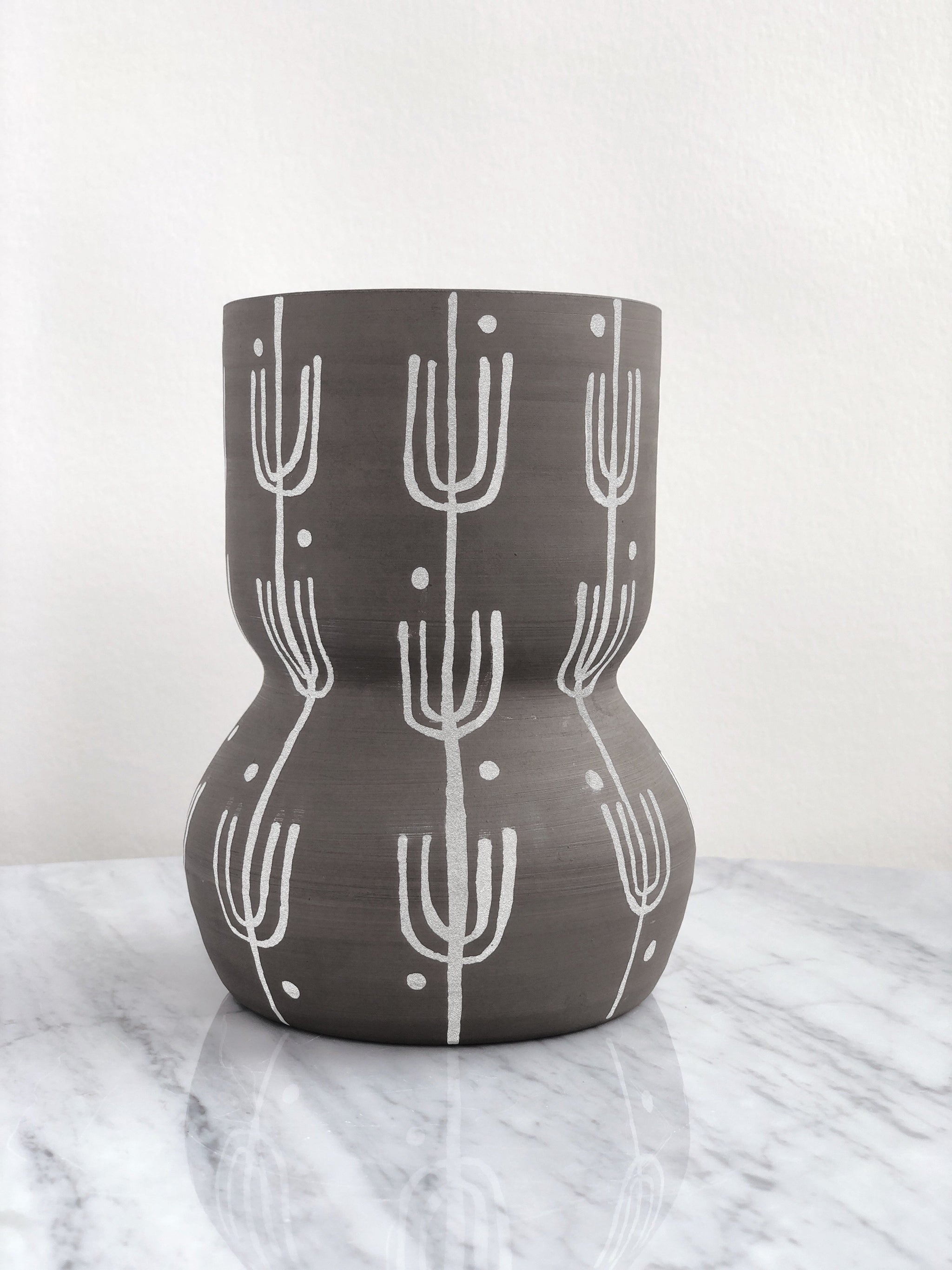 Rounded Vessel Saguaro Black | Little Korboose x Nikkie Stutts Ceramics