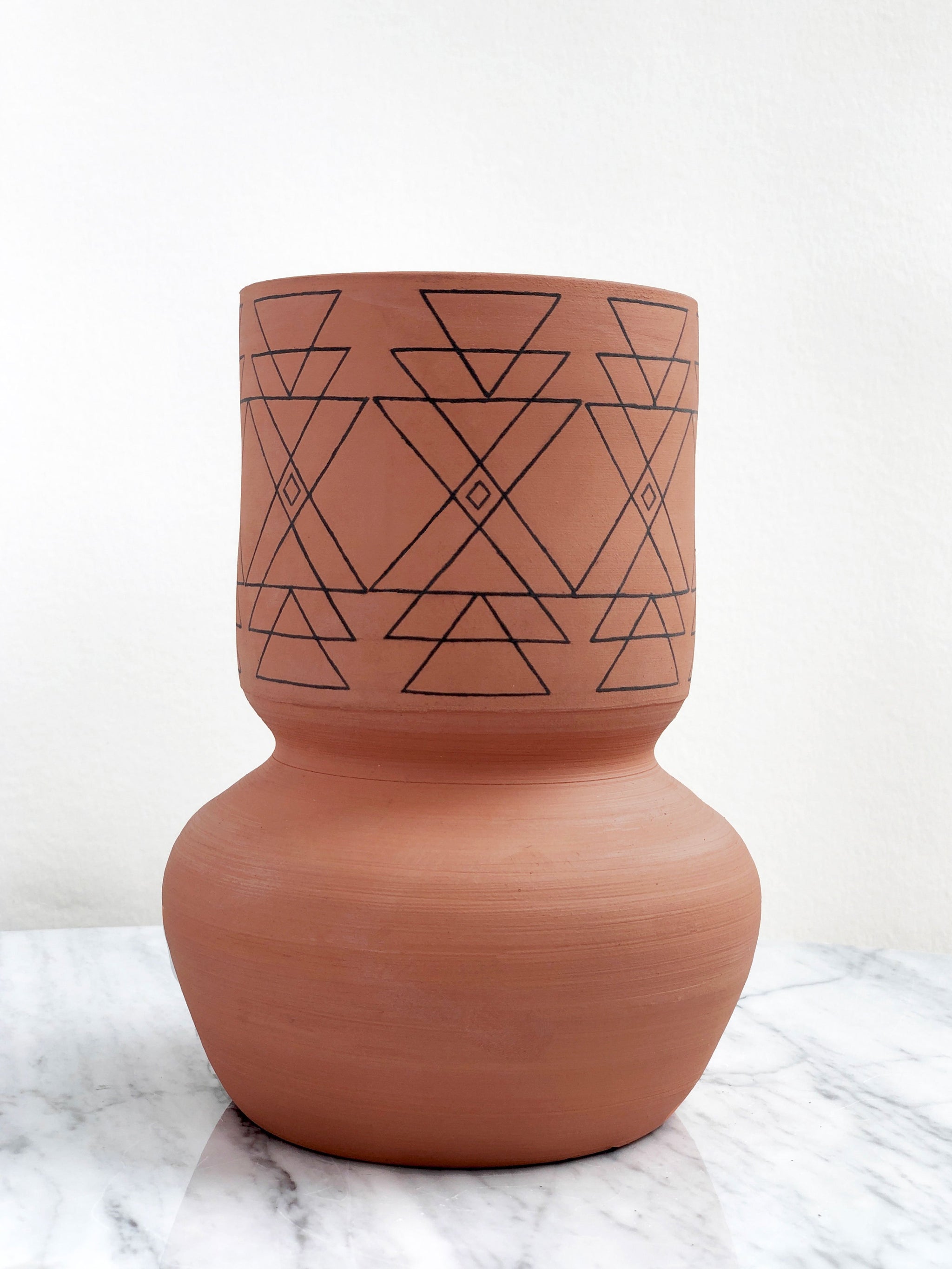 Rounded Vessel California Terracotta | Little Korboose x Nikkie Stutts Ceramics